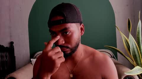 Snapshot of noah_jones__ chatting on February 7, 7:06 pm Noah online show from February 7, 7:06 pm