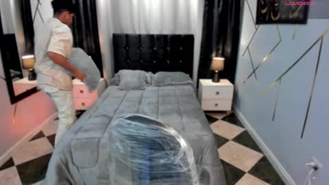 noah_smith04 online show from February 26, 1:11 pm