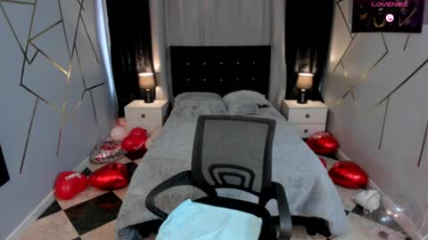 noah_smith04 online show from February 16, 3:38 pm