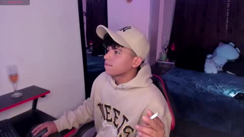 noah_smith04 online show from September 15, 11:06 pm