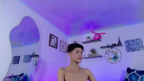Snapshot of noah_tyler_ chatting on October 1, 11:25 pm noah tyler online show from October 1, 11:25 pm