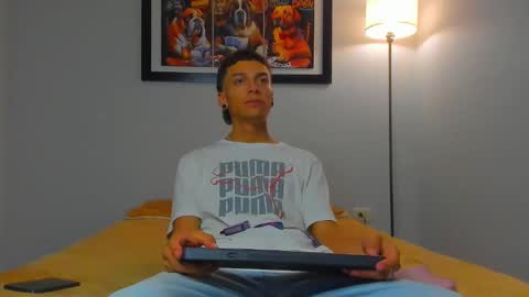 noahh_sky online show from April 8, 4:04 am