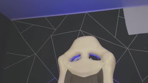 noahlafforet online show from September 30, 3:50 am