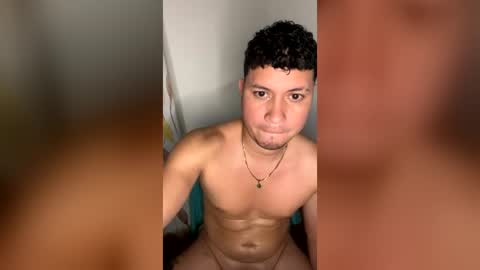 noahlatino35 online show from June 24, 7:26 am