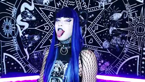 caroline online show from April 16, 11:07 pm