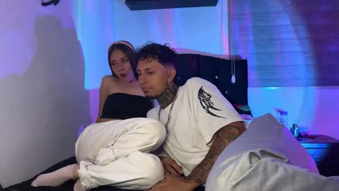 Jean Y Isa online show from December 23, 5:02 am