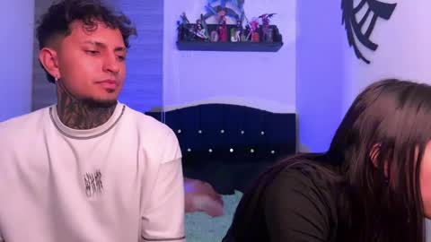 Jean Y Isa online show from April 16, 5:51 am