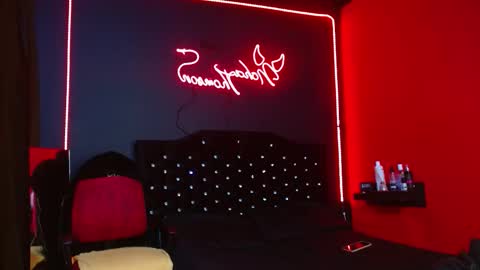 Noha Thomson online show from November 14, 9:05 pm