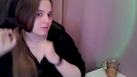 noir_ember_ online show from February 26, 3:59 pm