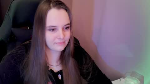 noir_ember_ online show from March 16, 2:54 pm