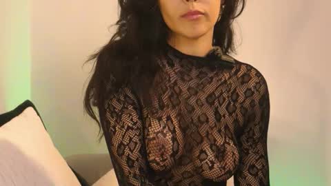 noirelysia online show from December 18, 9:37 am