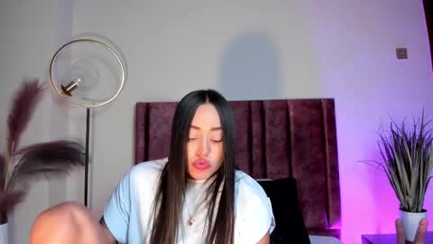 Nora Da Silva online show from March 8, 2:32 pm