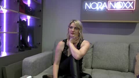 NoraNoxx online show from June 17, 8:36 pm
