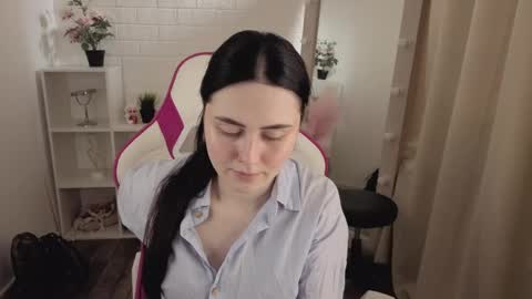 Nora online show from April 13, 5:22 am