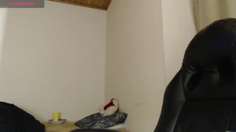 noreen_ online show from December 3, 2:23 am