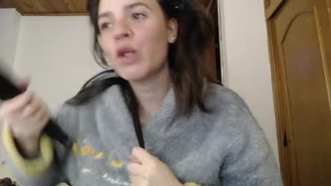 noreen_ online show from May 17, 11:36 pm