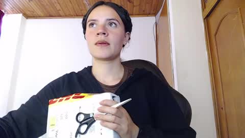 noreen_ online show from May 7, 7:09 pm