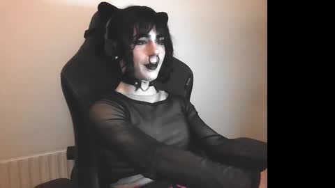 Snapshot of notyourfemboi chatting on February 19, 5:05 am Lucy online show from February 19, 5:05 am