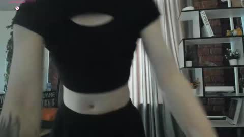 Im Lina Pm 25tks online show from March 24, 5:13 am