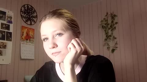 Sari  It is my first day  online show from February 22, 3:03 pm