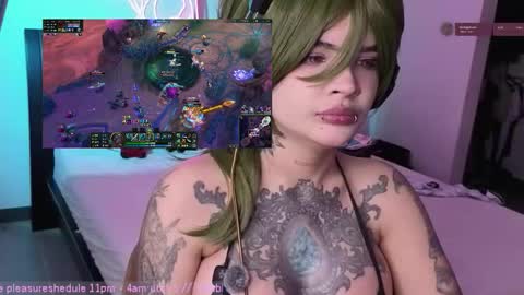 Snapshot of noxarcanee chatting on October 10, 6:30 am Goth Darling online show from October 10, 6:30 am