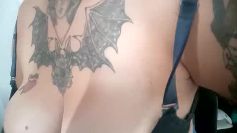 nuky518141 online show from April 2, 12:07 am