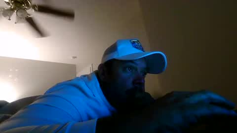nuttincowboy727272 online show from May 23, 2:07 am