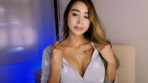 Nycole online show from April 9, 10:15 pm