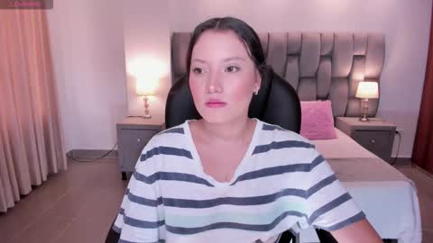 Snapshot of nylaa_rose chatting on October 4, 7:11 pm nylaa_rose online show from October 4, 7:11 pm