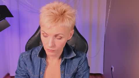 Angie online show from November 9, 5:55 am