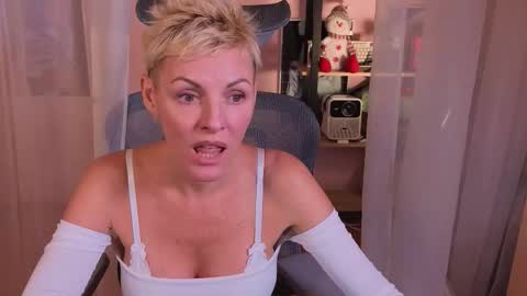 Angie online show from December 3, 12:39 pm