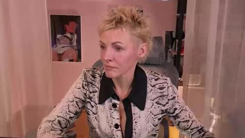 Angie online show from December 2, 5:15 am