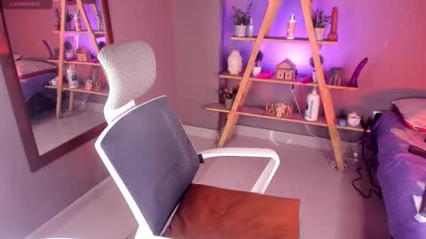 Snapshot of nyxmoonhells chatting on October 14, 8:45 pm Nyx online show from October 14, 8:45 pm