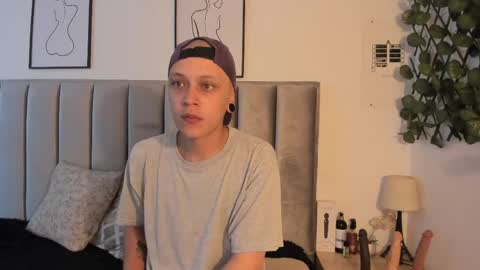 Sara Help me reach 1000 followers online show from May 29, 2:48 pm