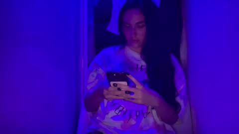 Snapshot of oceanxalara22_xo chatting on October 18, 2:16 am A L A R A online show from October 18, 2:16 am