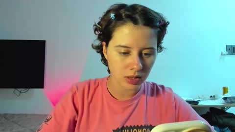 Evie online show from March 21, 2:22 pm