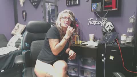 Snapshot of oddywithabody chatting on October 13, 7:10 am Oddy With A Body online show from October 13, 7:10 am