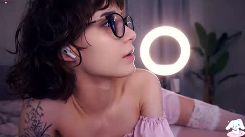 Thea online show from October 27, 9:04 pm