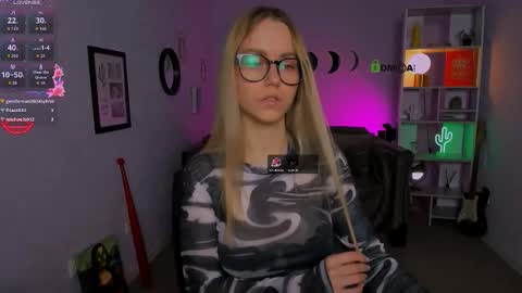 Snapshot of odri_sweet chatting on October 19, 12:10 pm odri_sweet online show from October 19, 12:10 pm