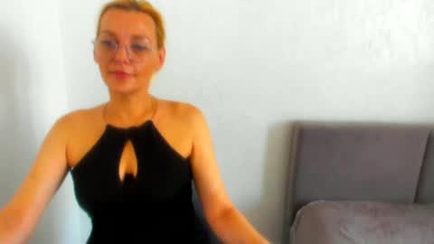 oeigesmik online show from May 25, 10:10 am