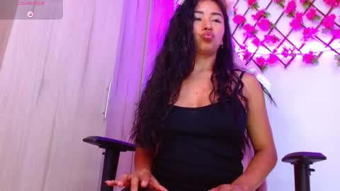 Snapshot of oficialraquel chatting on October 14, 7:50 pm Raquel online show from October 14, 7:50 pm