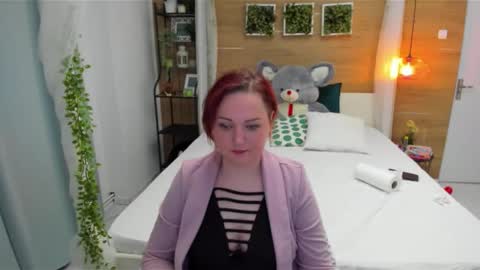 OhLadyPlease online show from November 30, 8:10 am