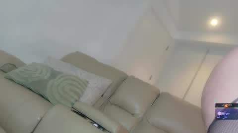 Lyz  online show from March 29, 3:46 pm