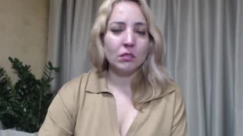 Mari online show from November 13, 8:33 pm