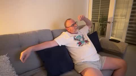 Olderlady71 online show from March 20, 9:09 pm