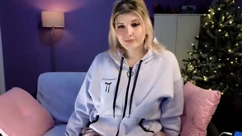 OliSunny Olivia online show from January 10, 8:47 pm