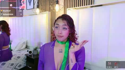 Snapshot of olivejoness_ chatting on October 5, 5:27 am olive online show from October 5, 5:27 am