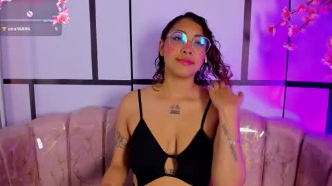 Snapshot of olivejoness_ chatting on October 19, 4:17 am olive online show from October 19, 4:17 am
