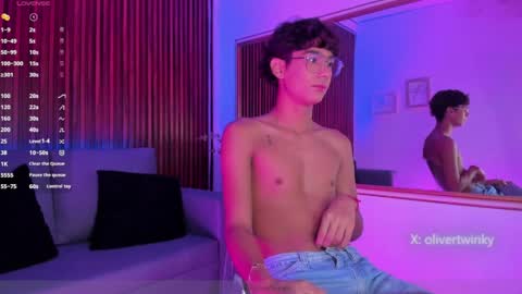 oliver20__ online show from April 7, 4:25 am