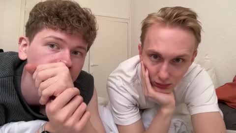 Snapshot of oliver_and_thomas chatting on September 26, 1:19 pm Oliver and Thomas online show from September 26, 1:19 pm